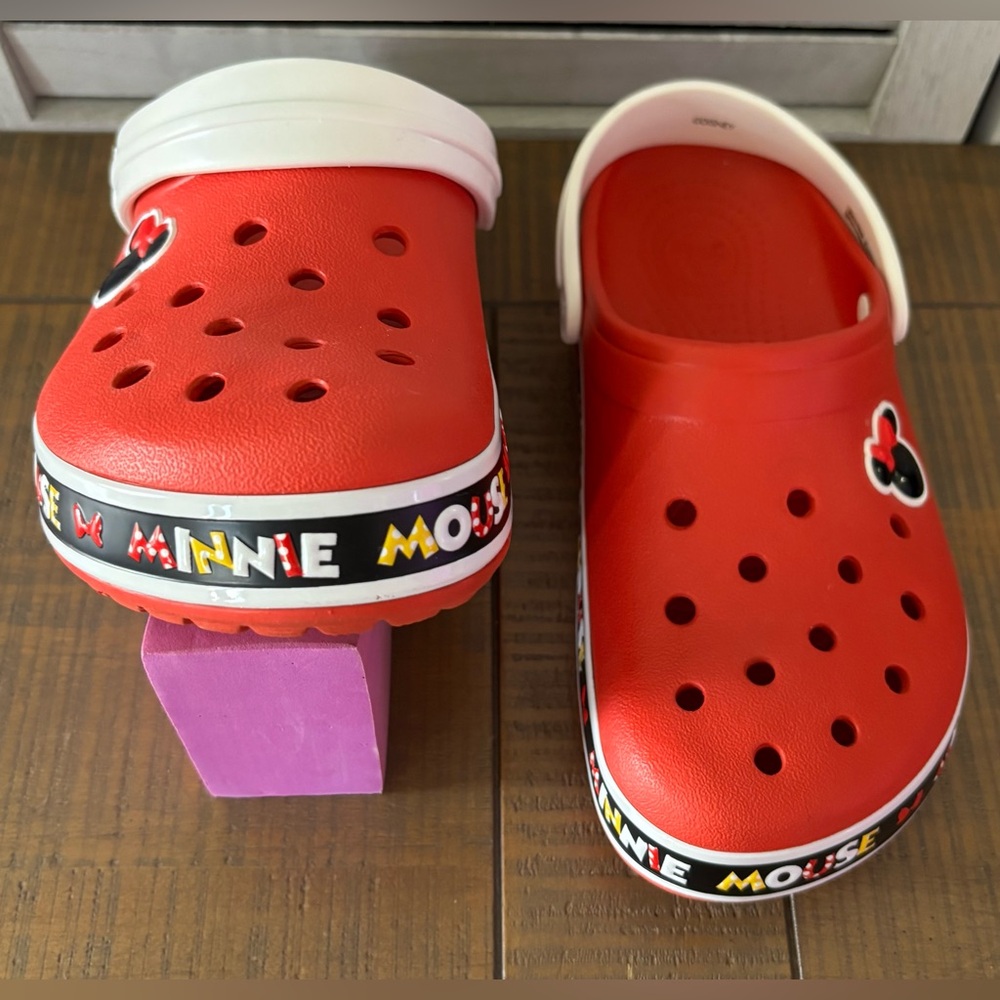 Crocs Women’s Minnie Mouse Classic Clogs - Picture 3 of 12